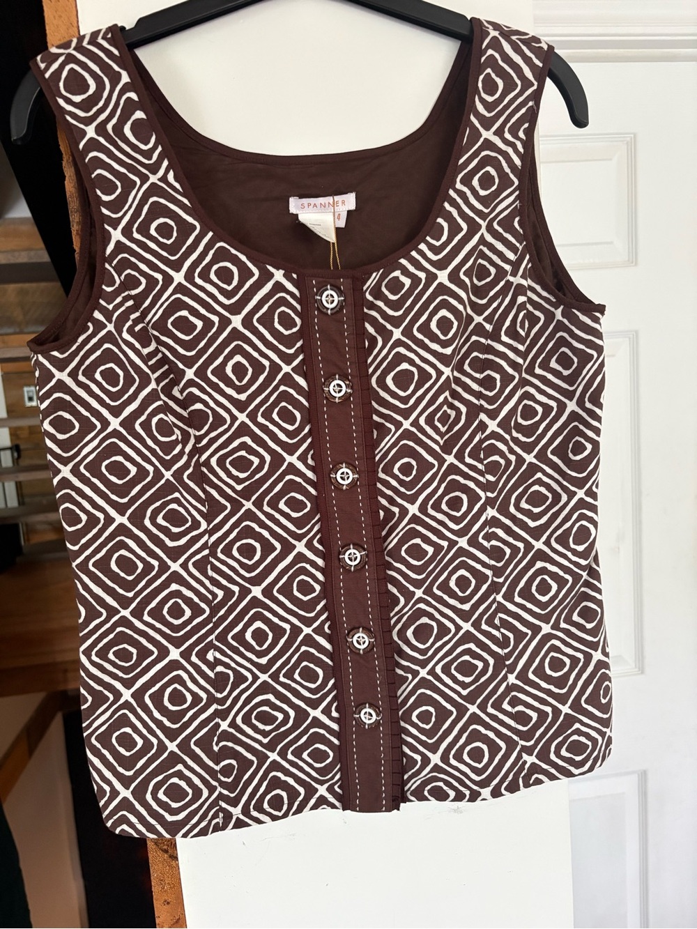 SPANNER Brown and White Geometric Button-Front Tank Top